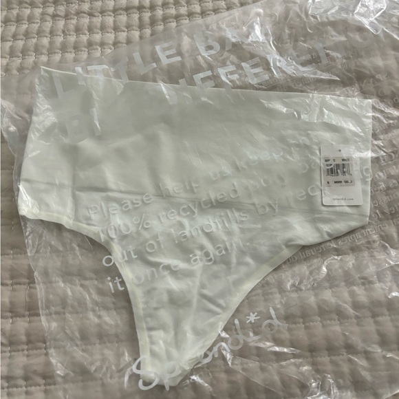 NWT SPLENDID 
High Waist Smoothing Seamless Thong PantySIZE SMALL - Picture 1 of 1